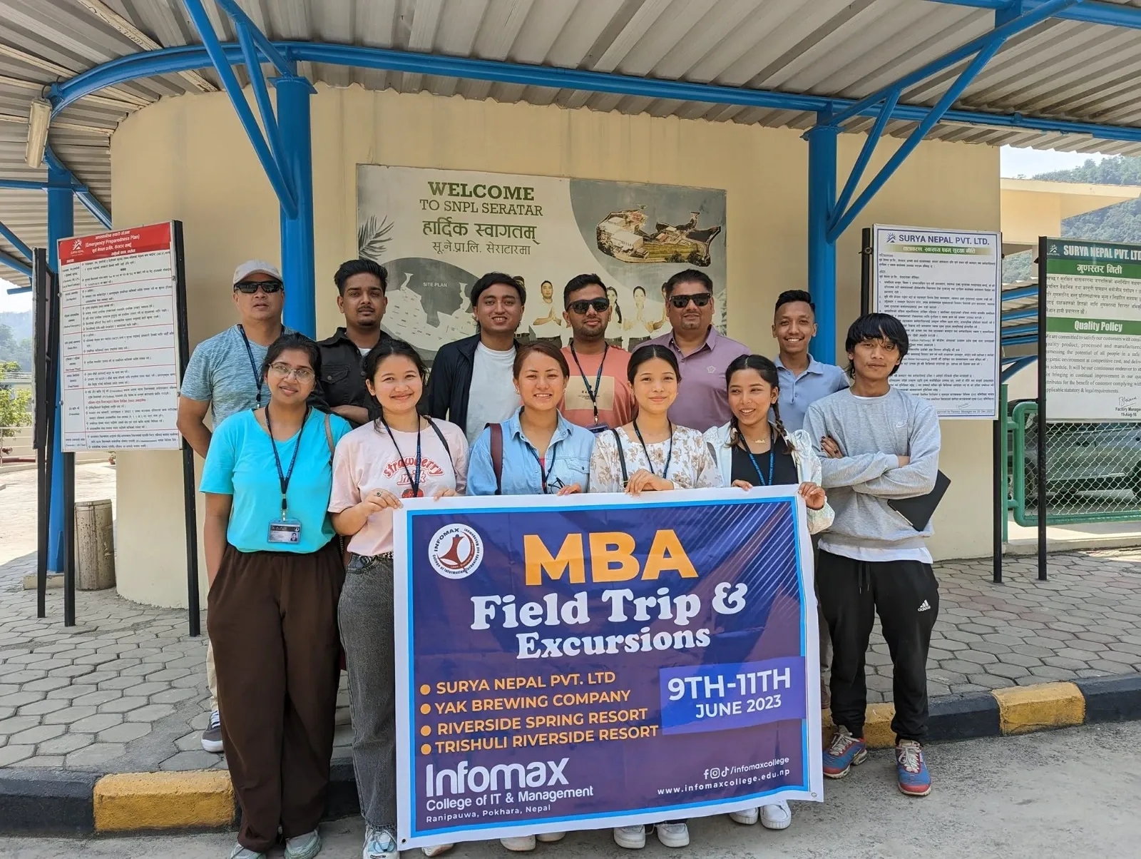 bunch of students in field trip