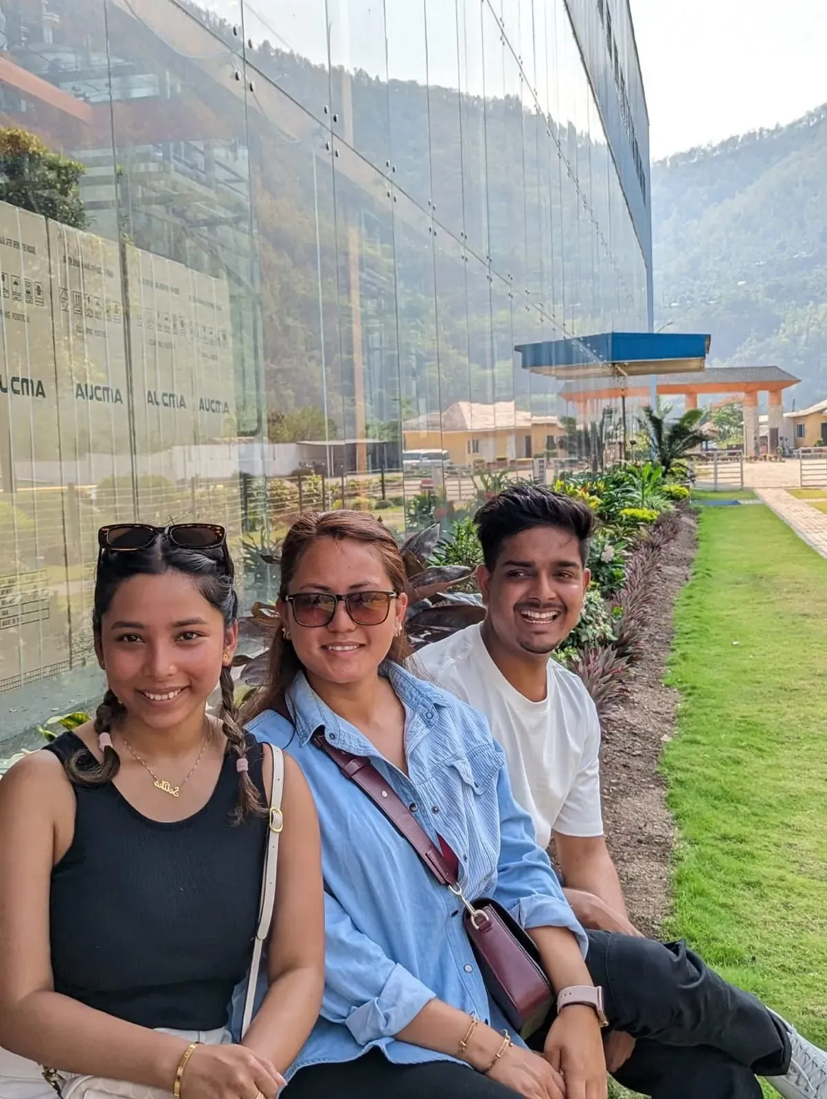 bunch of students in field trip